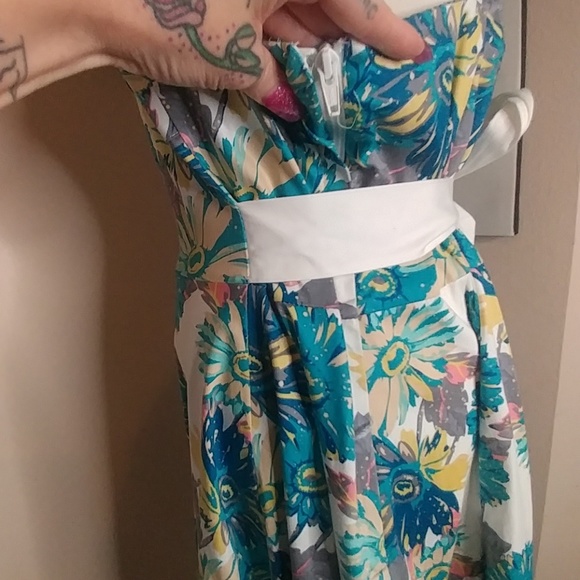 Pinup Dress,Hearts and Roses - Picture 3 of 4